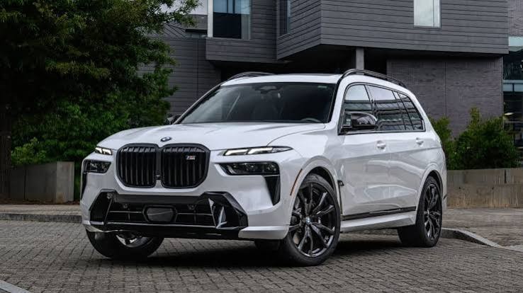 BMW X7 in Alpine White